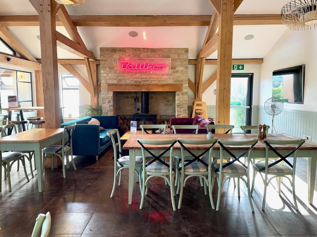 Cosy Cotswold Lodge By Your Home Here - Summer Sale For 3 Plus Nights - Ideal For Families With Log-Burner, Spa, Private Parking And Heated Swimming Pools Ashton Keynes المظهر الخارجي الصورة