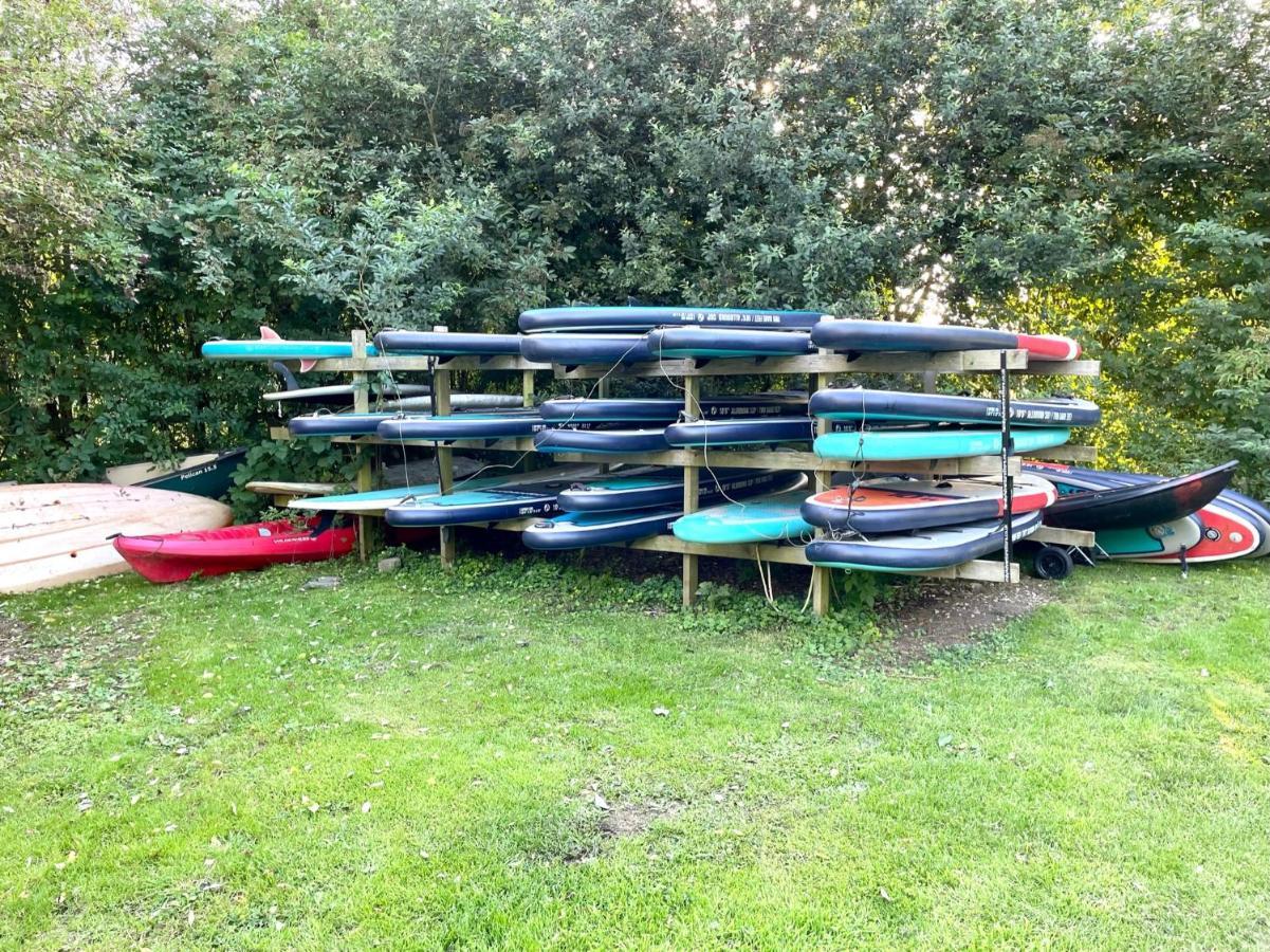 Cosy Cotswold Lodge By Your Home Here - Summer Sale For 3 Plus Nights - Ideal For Families With Log-Burner, Spa, Private Parking And Heated Swimming Pools Ashton Keynes المظهر الخارجي الصورة
