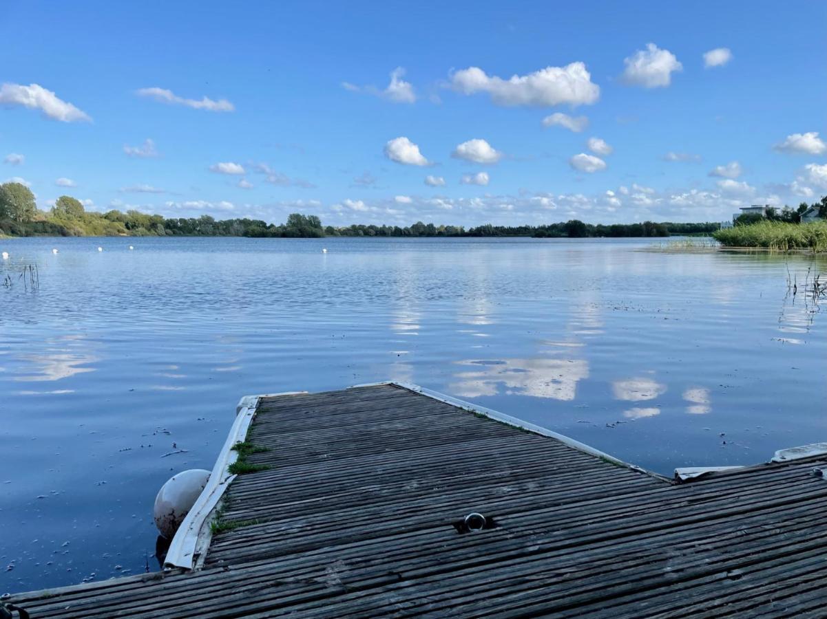 Cosy Cotswold Lodge By Your Home Here - Summer Sale For 3 Plus Nights - Ideal For Families With Log-Burner, Spa, Private Parking And Heated Swimming Pools Ashton Keynes المظهر الخارجي الصورة