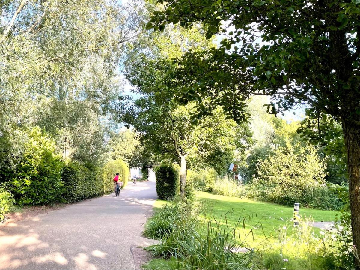 Cosy Cotswold Lodge By Your Home Here - Summer Sale For 3 Plus Nights - Ideal For Families With Log-Burner, Spa, Private Parking And Heated Swimming Pools Ashton Keynes المظهر الخارجي الصورة