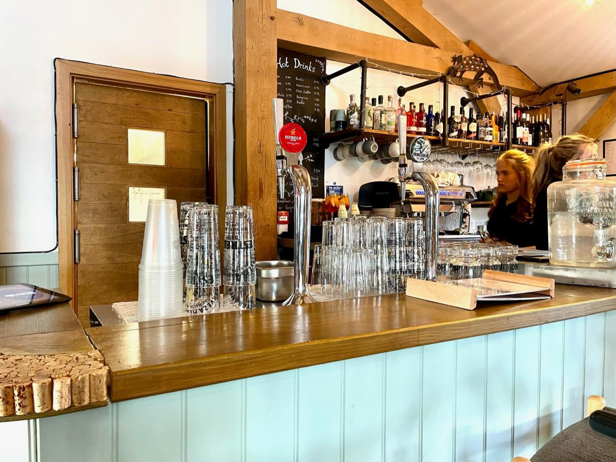 Cosy Cotswold Lodge By Your Home Here - Summer Sale For 3 Plus Nights - Ideal For Families With Log-Burner, Spa, Private Parking And Heated Swimming Pools Ashton Keynes المظهر الخارجي الصورة