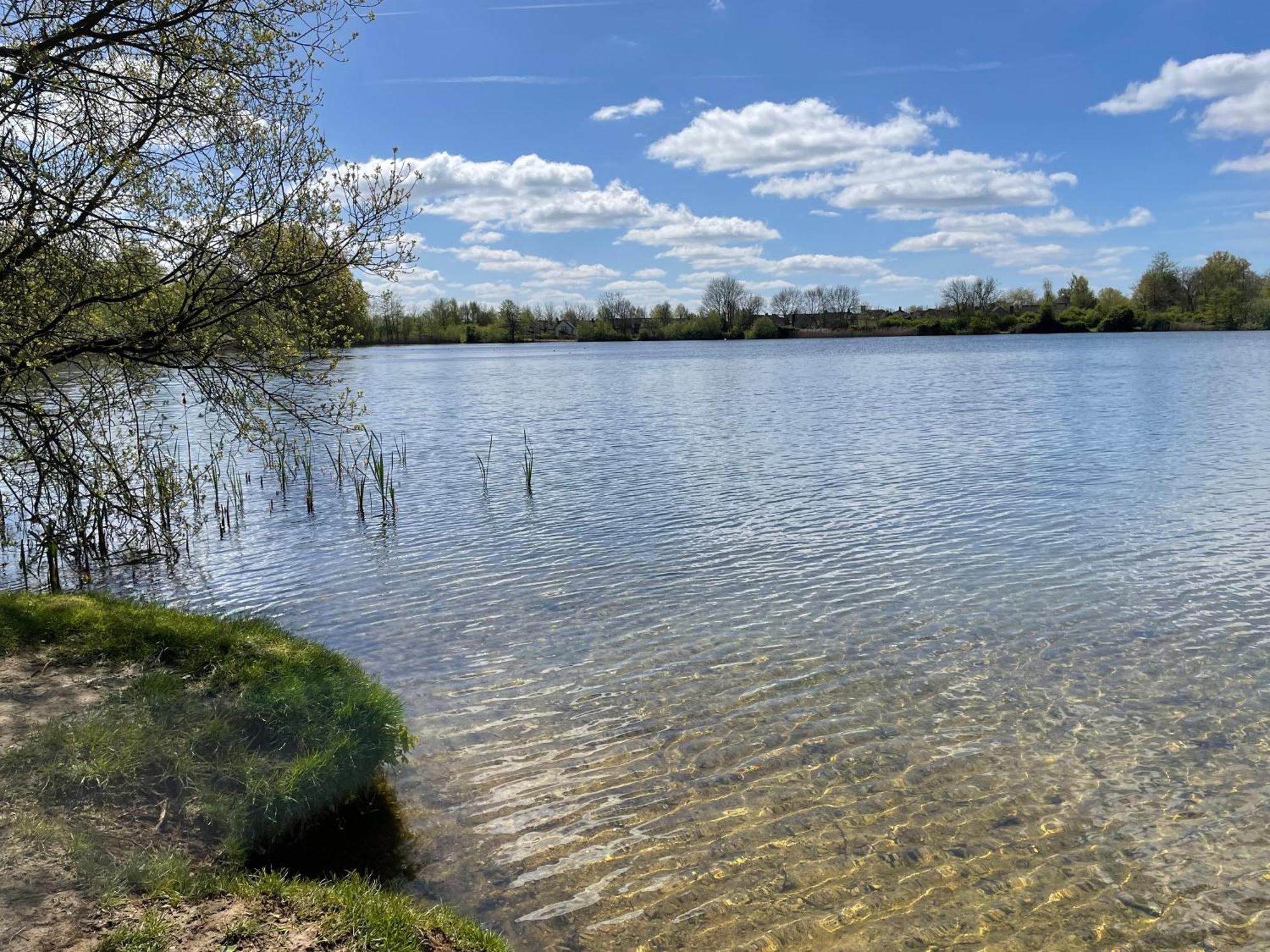 Cosy Cotswold Lodge By Your Home Here - Summer Sale For 3 Plus Nights - Ideal For Families With Log-Burner, Spa, Private Parking And Heated Swimming Pools Ashton Keynes المظهر الخارجي الصورة