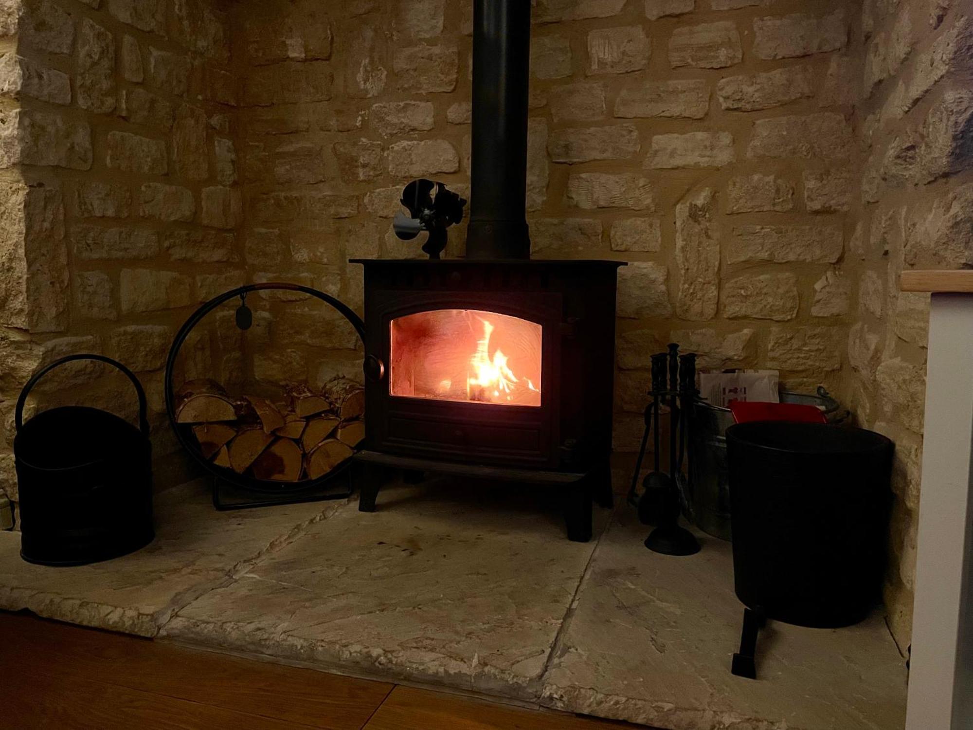 Cosy Cotswold Lodge By Your Home Here - Summer Sale For 3 Plus Nights - Ideal For Families With Log-Burner, Spa, Private Parking And Heated Swimming Pools Ashton Keynes المظهر الخارجي الصورة