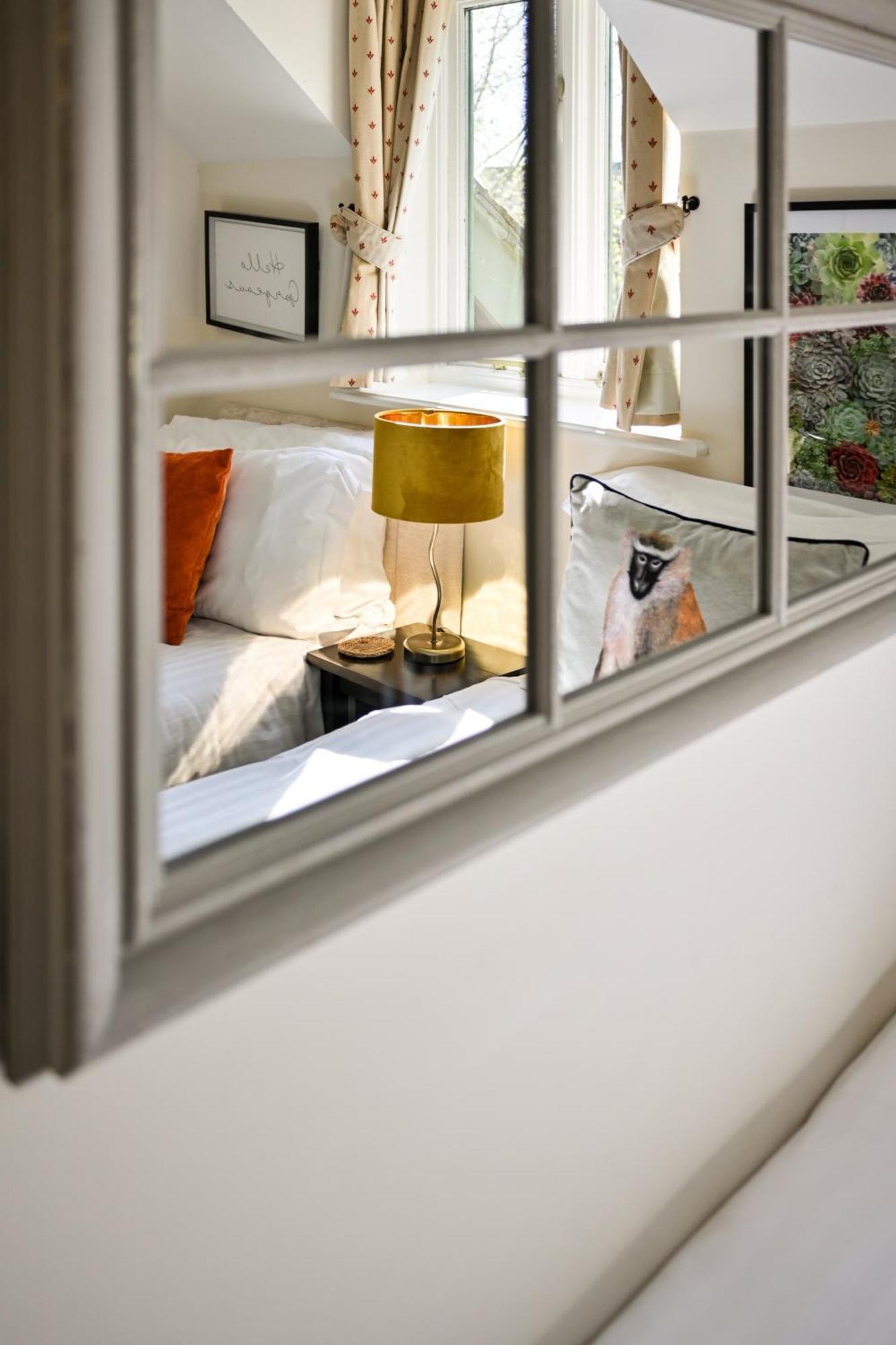 Cosy Cotswold Lodge By Your Home Here - Summer Sale For 3 Plus Nights - Ideal For Families With Log-Burner, Spa, Private Parking And Heated Swimming Pools Ashton Keynes المظهر الخارجي الصورة
