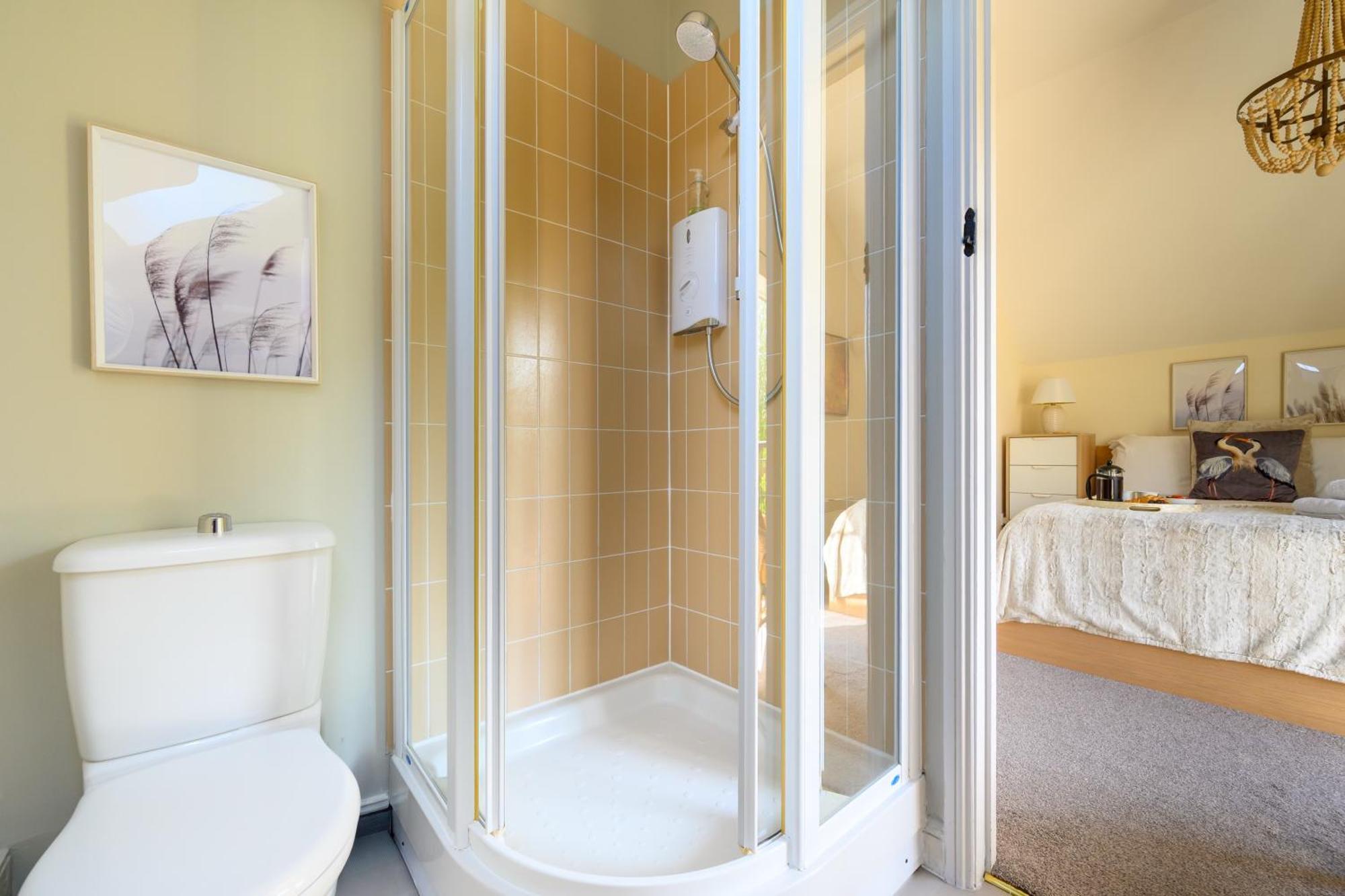 Cosy Cotswold Lodge By Your Home Here - Summer Sale For 3 Plus Nights - Ideal For Families With Log-Burner, Spa, Private Parking And Heated Swimming Pools Ashton Keynes المظهر الخارجي الصورة